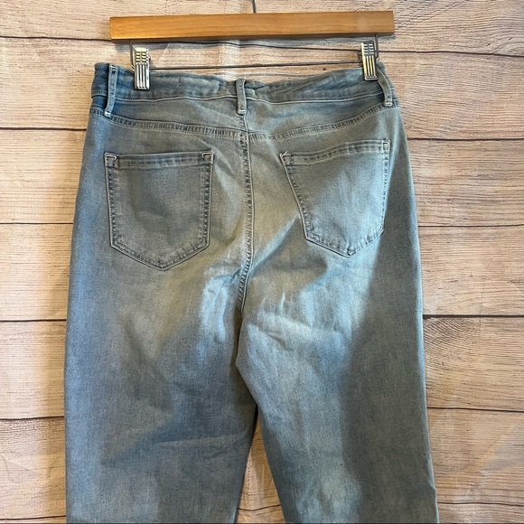 Sofia Jeans Light Wash Curvy Skinny Frayed Jean Size 10 - Picture 5 of 8